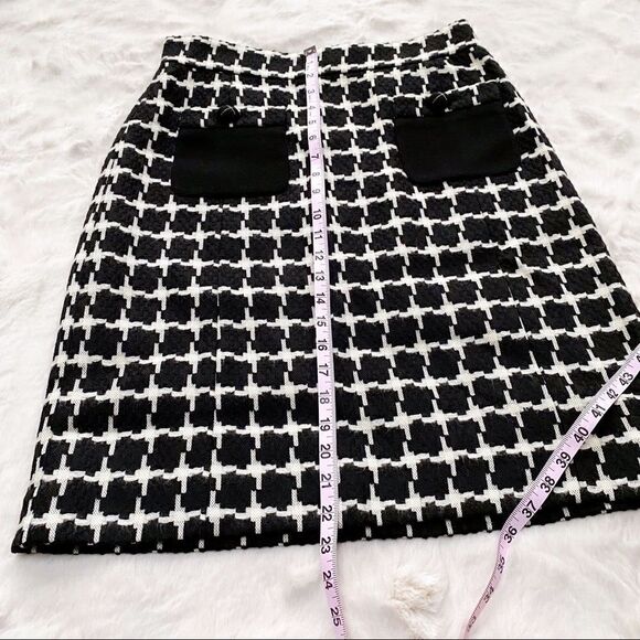 VINTAGE Carlisle Houndstooth Wool Blend Tweed Pencil Skirt Career Black White 8 - Picture 8 of 9